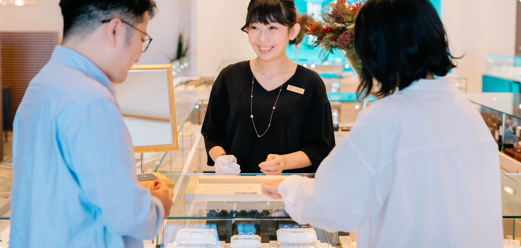 専属コンシェルジュが店内をご案内