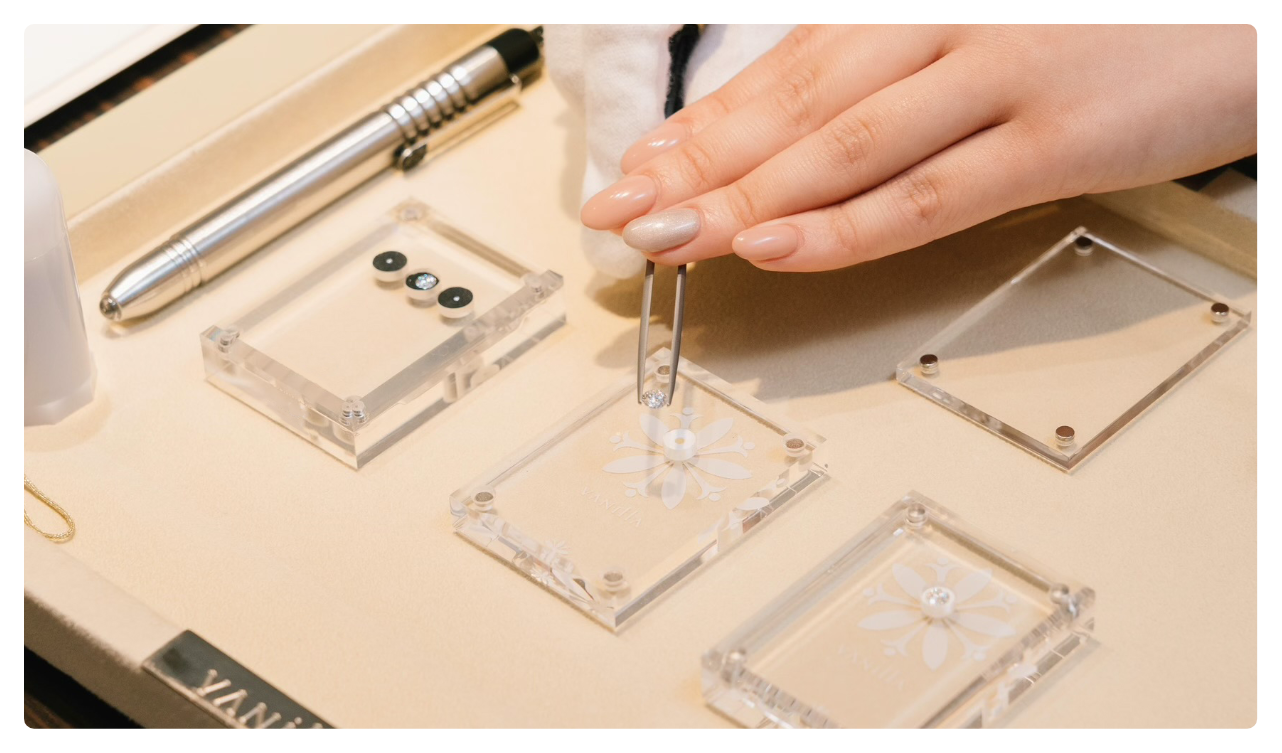 婚約指輪の場合はダイヤモンドを選びます