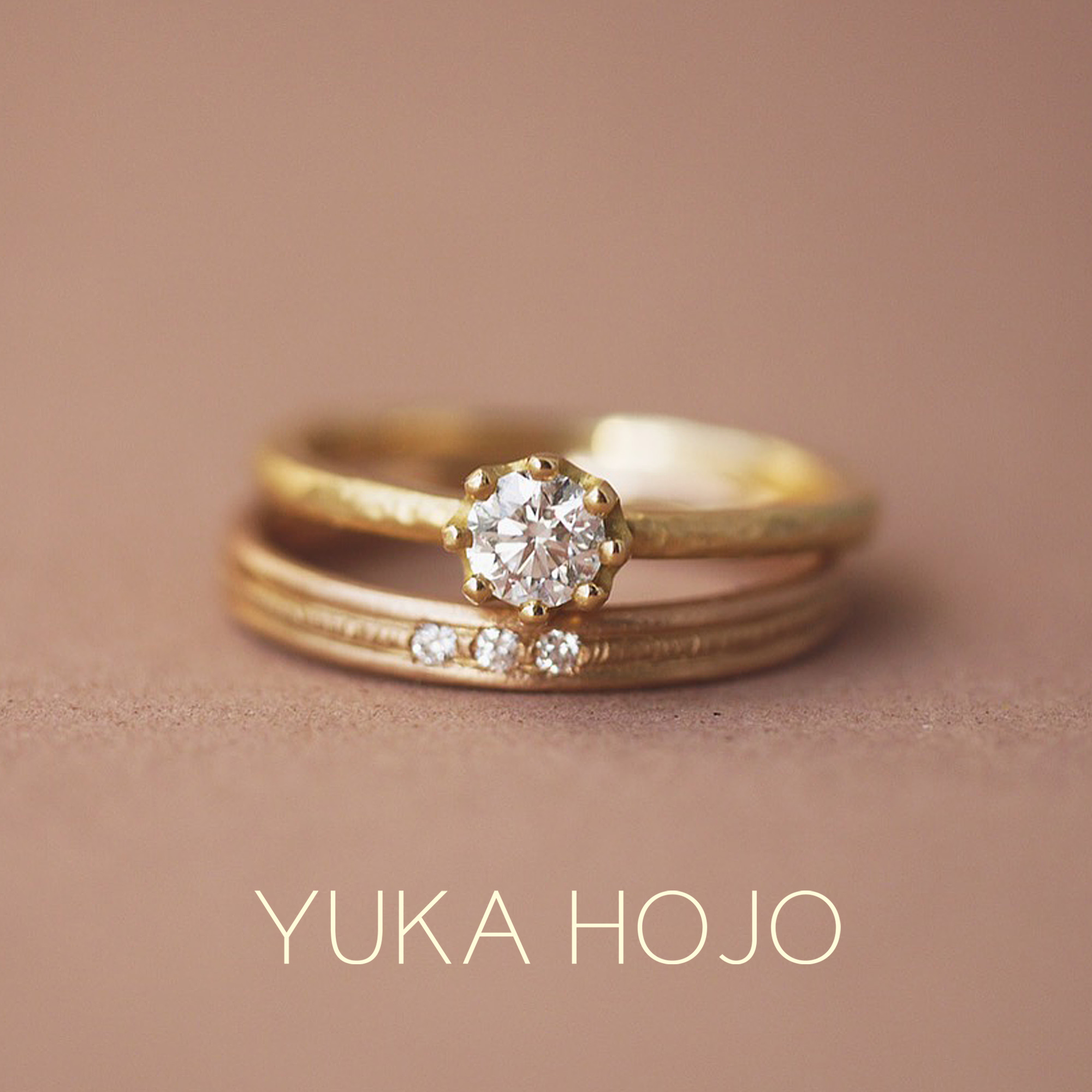 YUKA HOJOユカホウジョウの婚約指輪でエンゲージリングのCapriカプリと結婚指輪でマリッジリングのCalmカーム