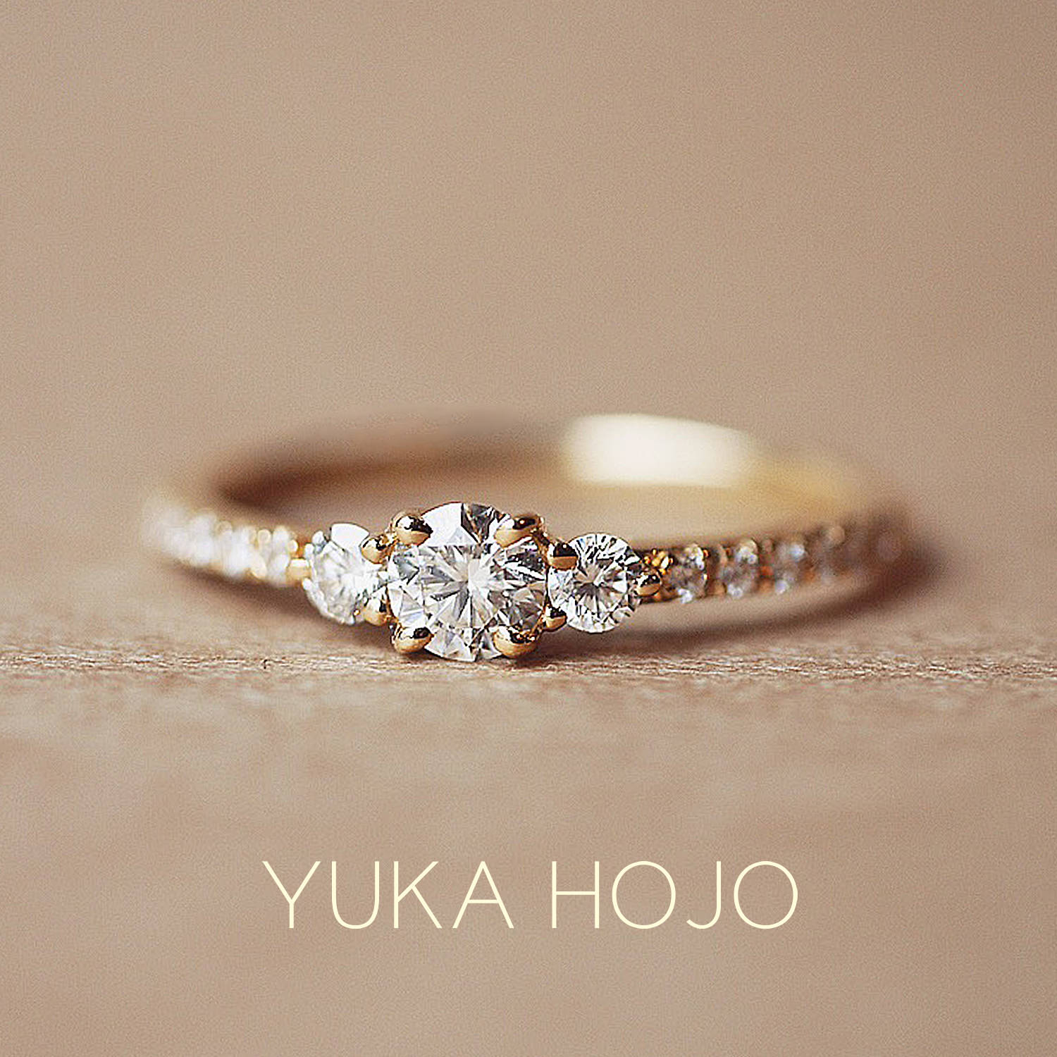 YUKA HOJOユカホウジョウの婚約指輪でエンゲージリングのCometコメット