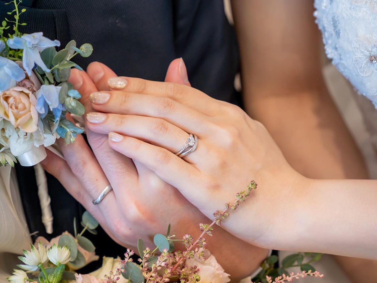 ヴァニラ広島店のスタッフMさんの婚約指輪でエンゲージリングと結婚指輪でマリッジリングのセットリング